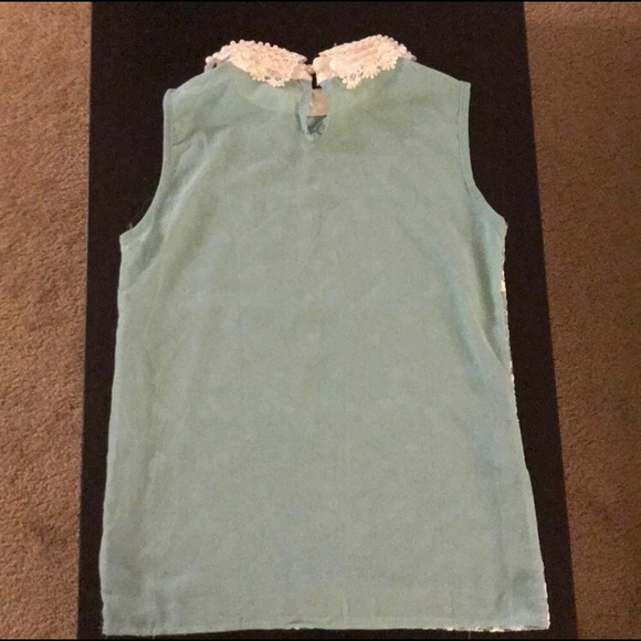 Beautiful sleeveless blouse with faux pearls - Picture 2 of 3